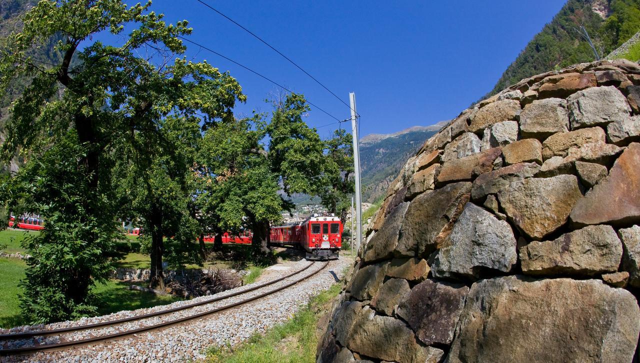 Hotel Centrale, Typically Swiss Poschiavo Εξωτερικό φωτογραφία